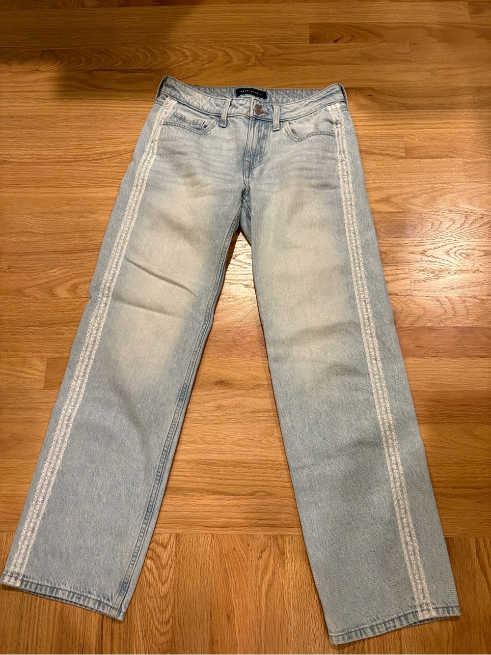 Aeropostale Light Wash Straight-Leg Jeans with Side Lace Detail Sz 0
